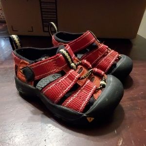 Toddler Keen Sandals size 4 US